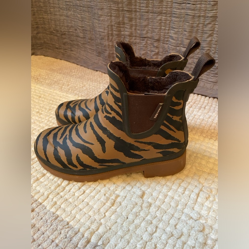 Women’s rain boots